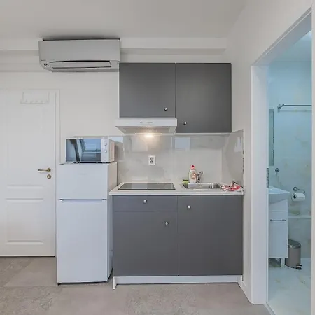 Flat In A Calm Neighbourhood 2 아파트 *