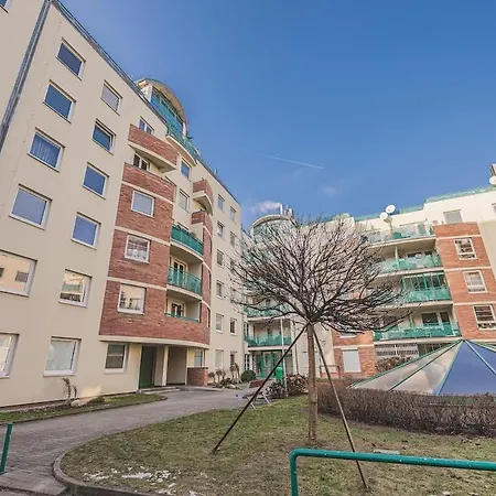 Διαμέρισμα Flat In A Calm Neighbourhood 2 Πράγα