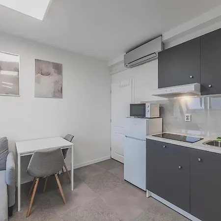 Διαμέρισμα Flat In A Calm Neighbourhood 2 *